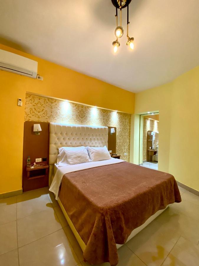 Pilo Lala Hotel Lushnjë Extérieur photo